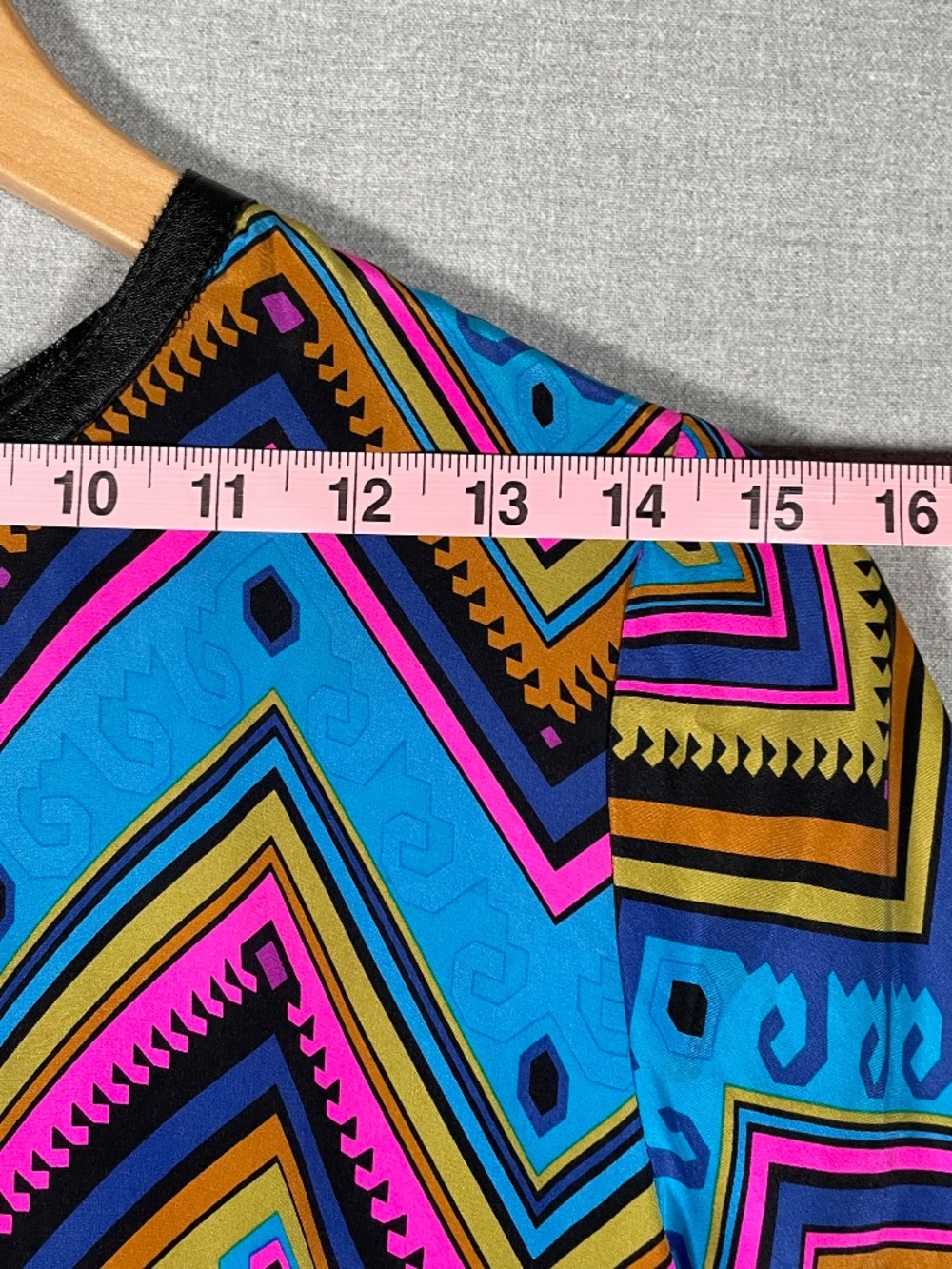 Alice & Trixie Silk Chevron Dress S Neon Pink Blue Zig Zag Leather Trim Mini - Picture 4 of 9